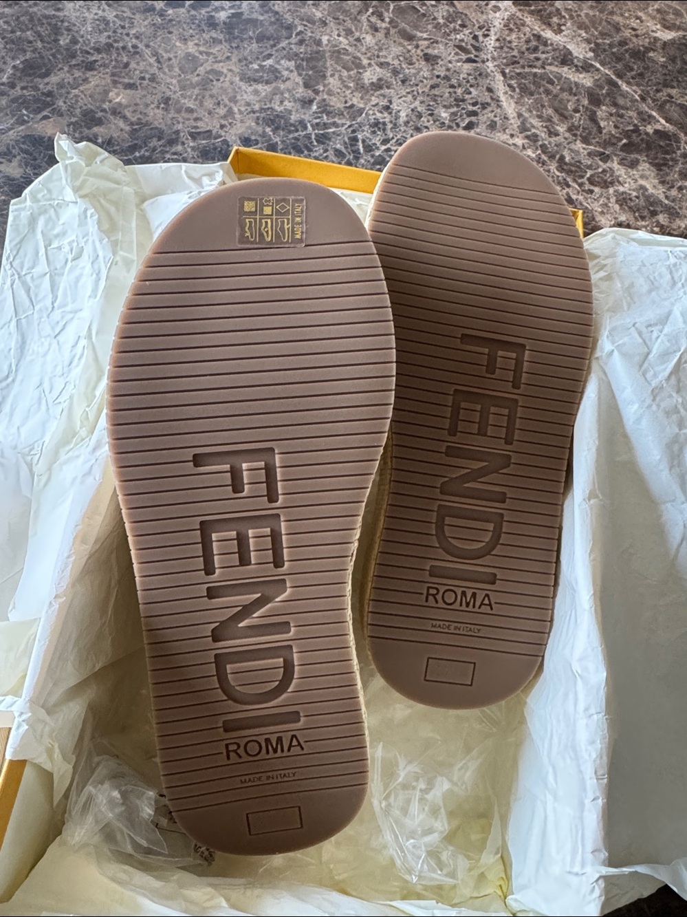 Fendi slides raffia natural beige logo slides sandals flats platforms sz 37.5 - Picture 9 of 11
